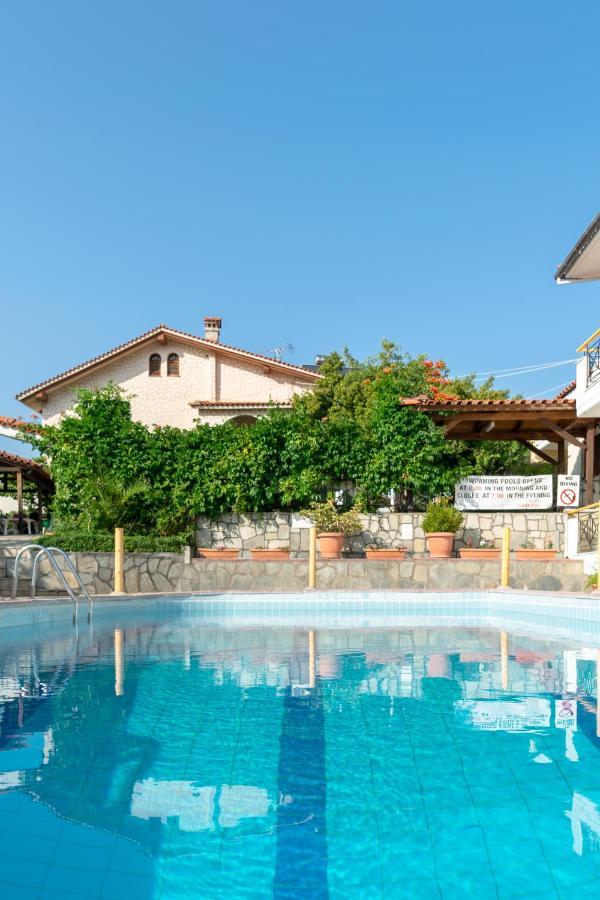 Hotel Sarikas โปไลโครโน ภายนอก รูปภาพ