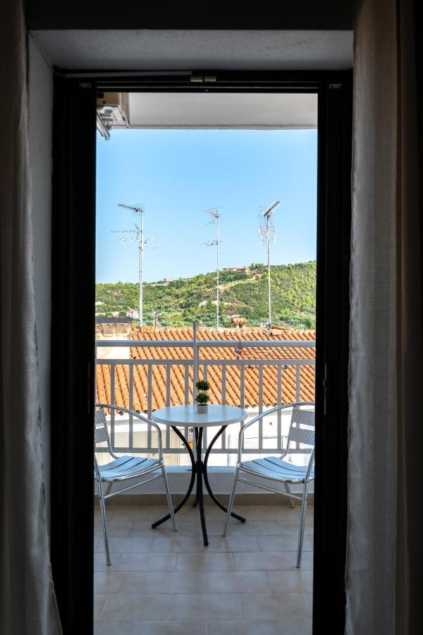 Hotel Sarikas โปไลโครโน ภายนอก รูปภาพ